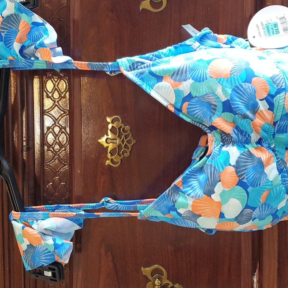 NWT clam shell design swim suit - Picture 2 of 7